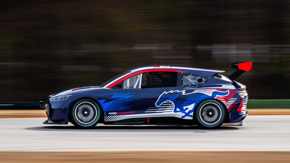 Ford團隊最近宣布他們正在打造Mach-E NASCAR原型車