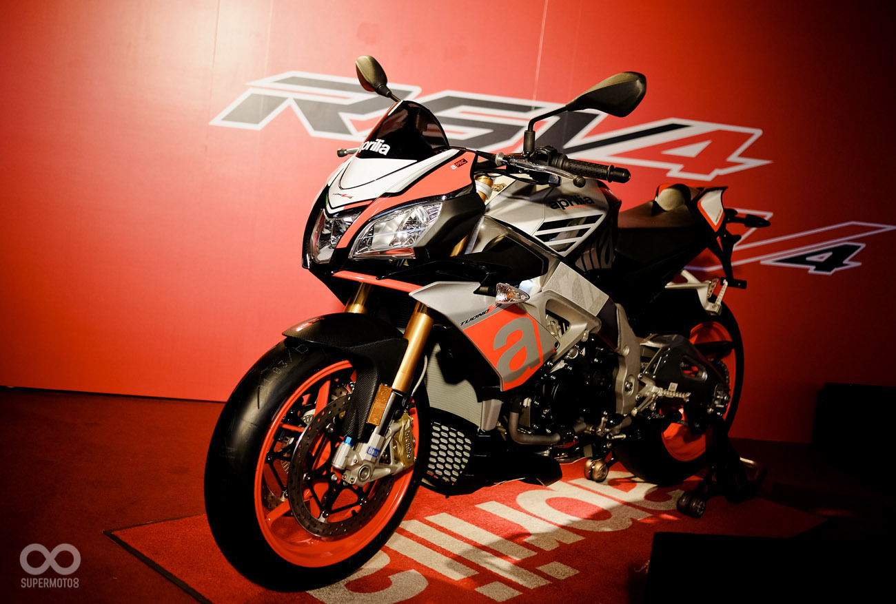 TUONO套上Aprilia標準的紅黑配色，非常漂亮