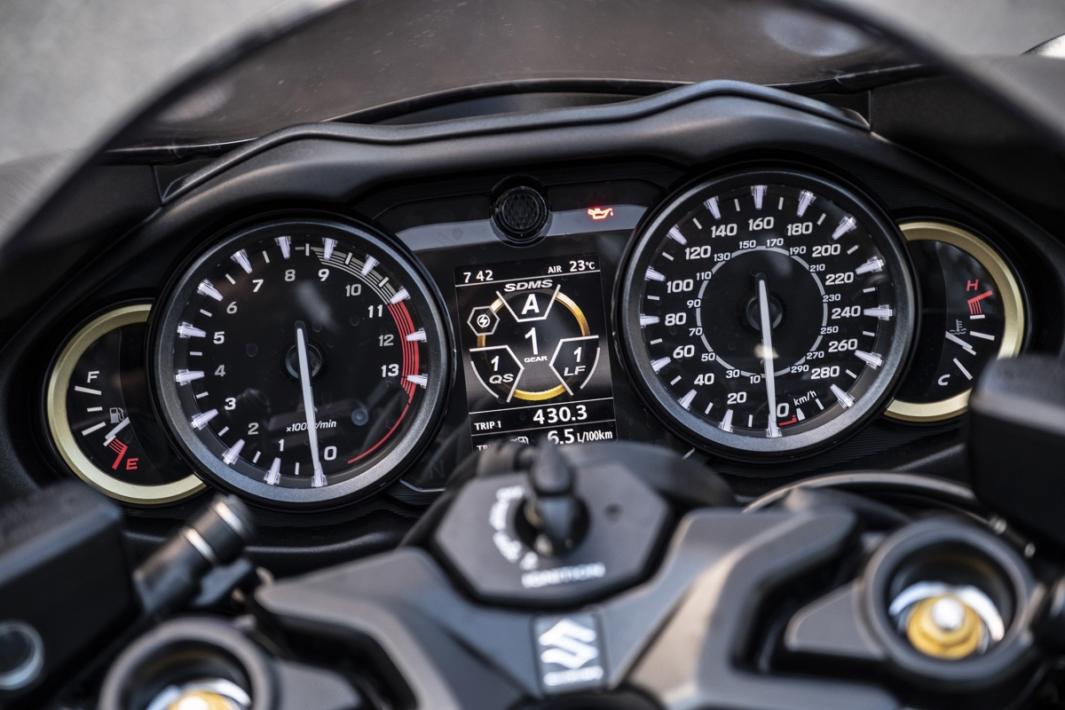 接近300KM/H的錶底看了就熱血