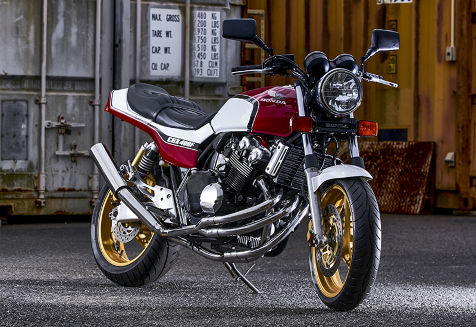 側繞排氣管也是本田1980年代的特色之一