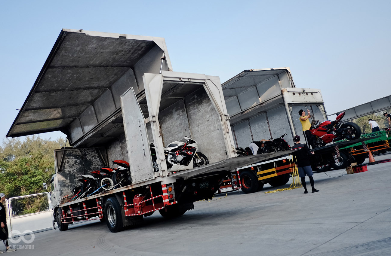 一字排開的開倉畫面非常壯觀