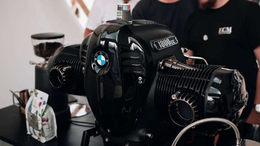 這台R18引擎造型咖啡機開出了約新台幣27.5萬元的售價，還是遠比R18的車價便宜不少