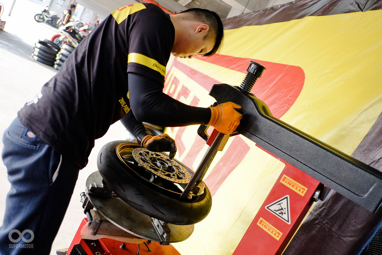 在現場想為愛車更換或升級更高等級的PIRELLI摩托車輪胎嗎？PIRELLI完善專業的現場規劃都可以滿足這些需求。