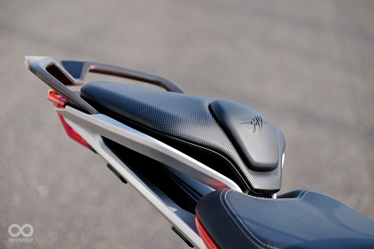 MV AGUSTA TURISMO VELOCE 800簍空的車尾非常有型。