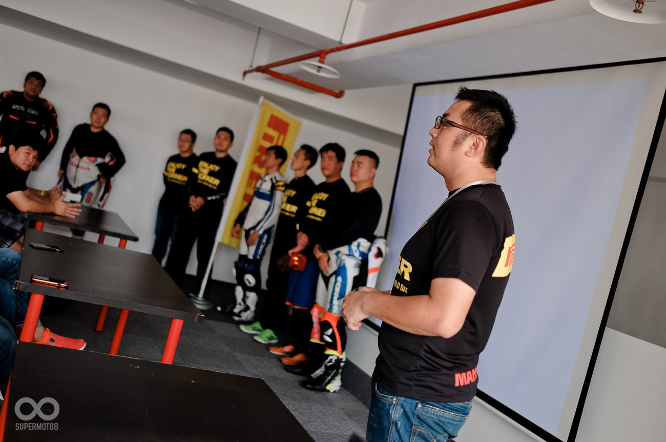 加菲貓 為大家介紹今天各組的領隊車手