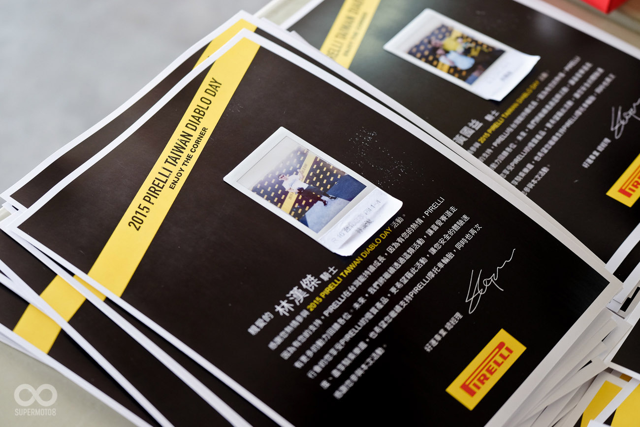 每位參加的車友都能拿到貼有活動照片的紀念證書，非常具有紀念意義