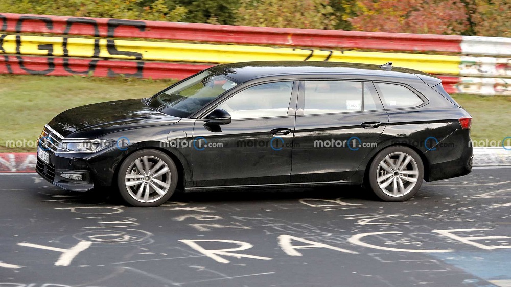 外媒捕捉到的照片中發現,車門的手把和現行款相較之下加寬了不少