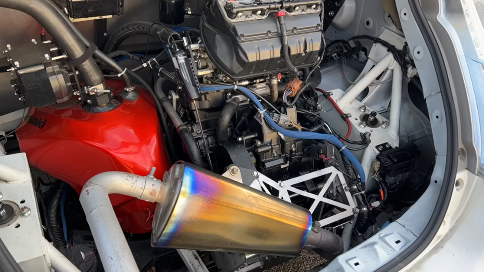 ZX-10R的動力總成以及電子元件,居然能夠在Nissan Leaf上正常運作