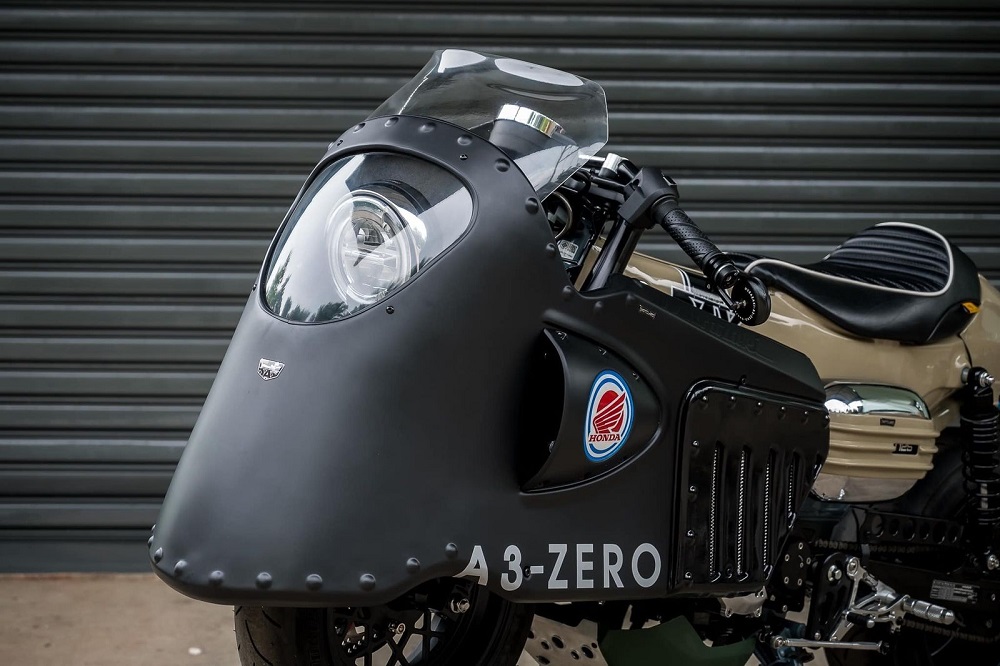 車頭部分加上了一個超大的消光黑整流罩