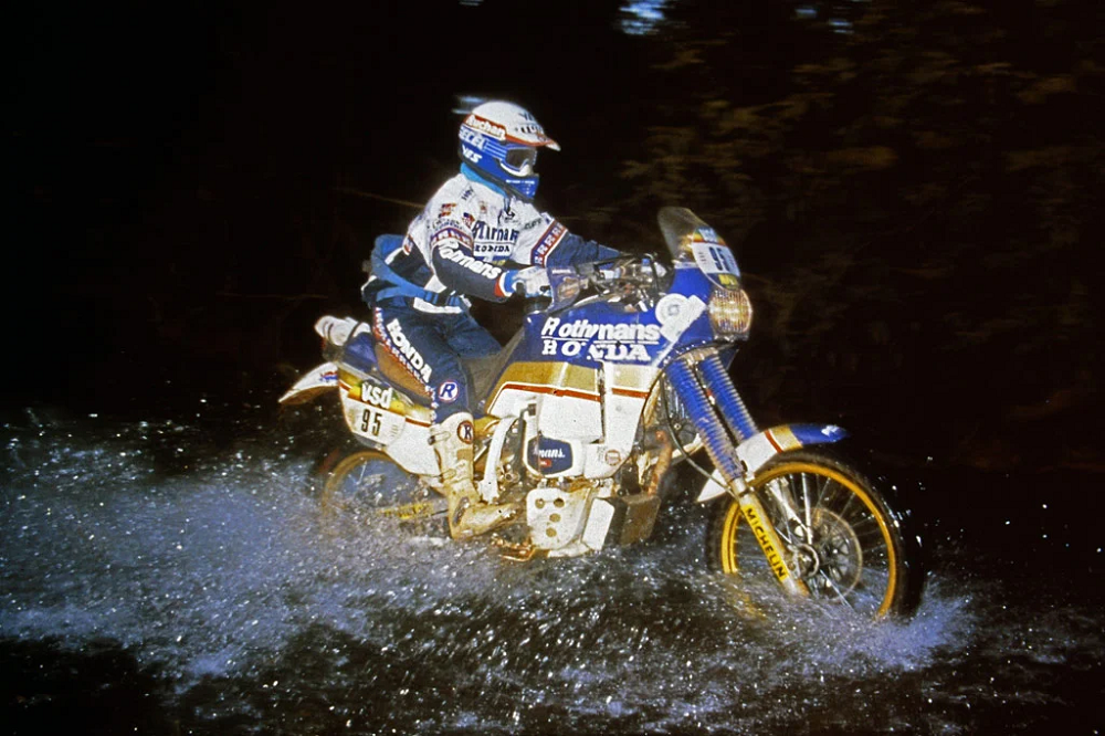 1980年代的「非洲雙」Honda NXR-750,蟬聯了4屆達卡拉力賽冠軍,讓他成為了歷史上最重要的車款之一