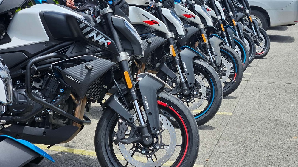 動力、車身尺碼和配備部分，和目前市場上的Z400十分接近，就看消費者怎麼選擇了