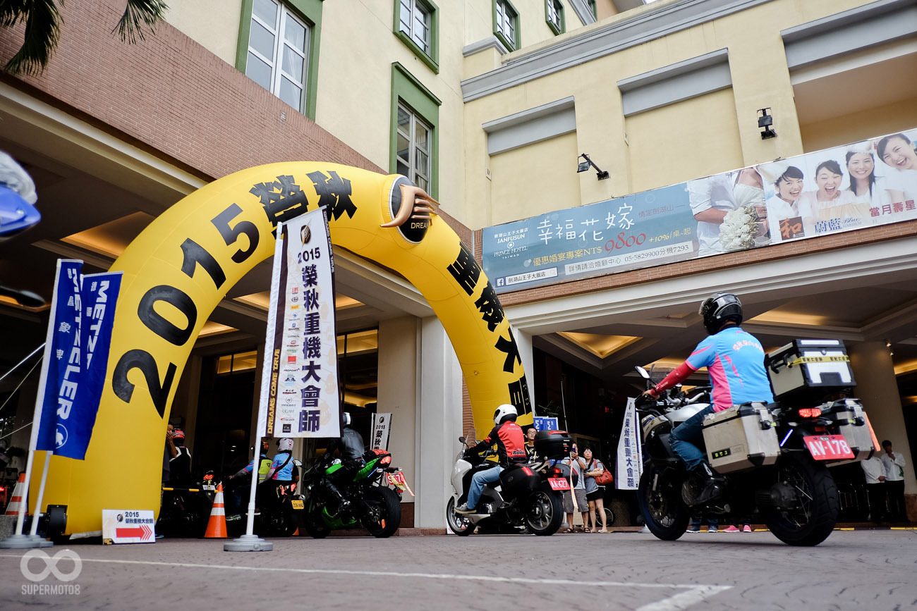 來自全過各地的榮秋老車主新車友，受邀來到會師現場