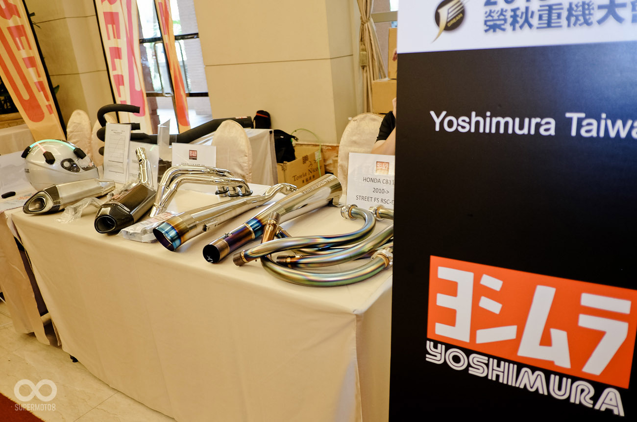 知名的吉村管也來到現場展。車友們親手體驗鈦管的極致輕量