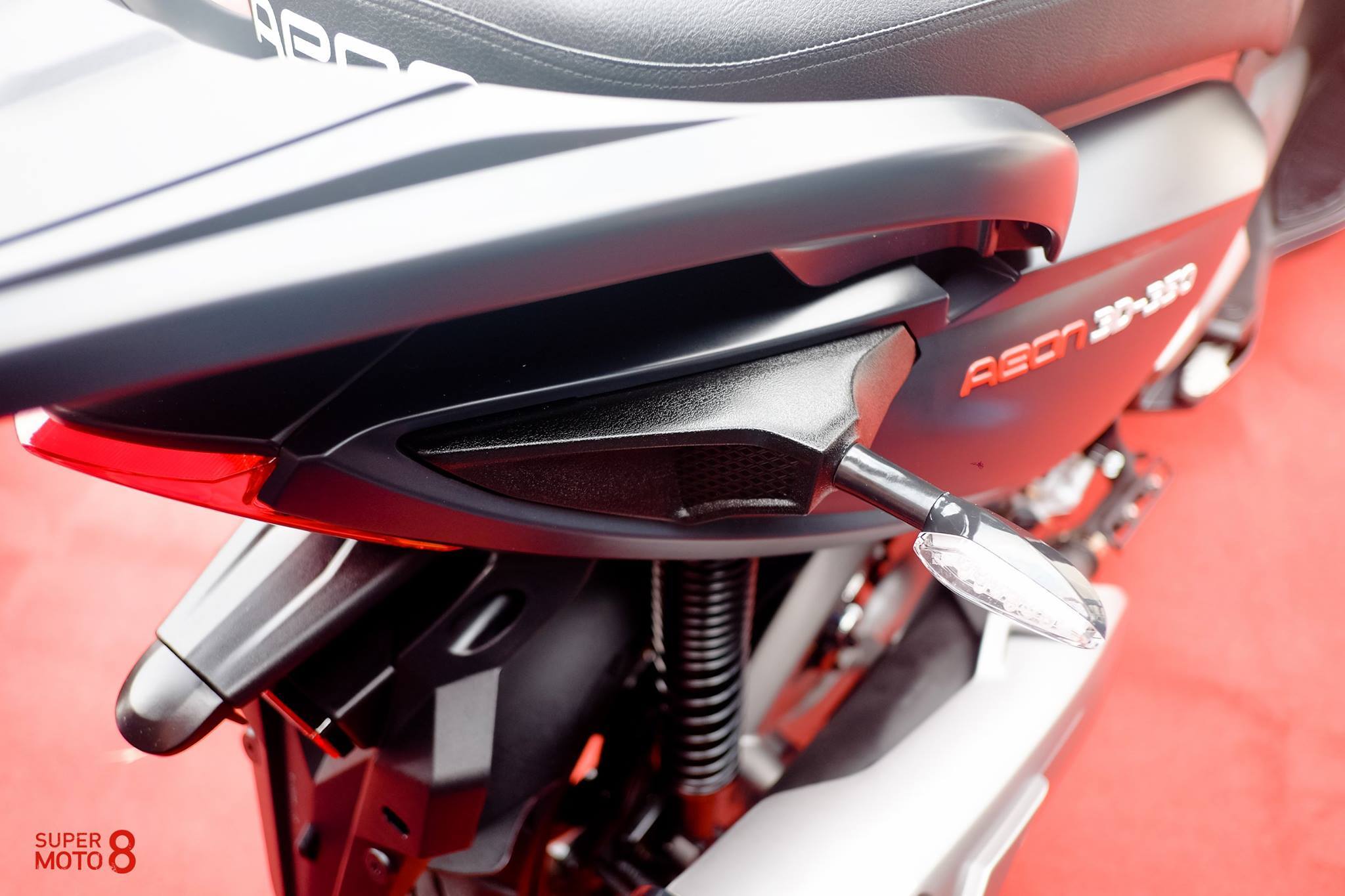 方向燈看起來是被台灣法規閹割過的