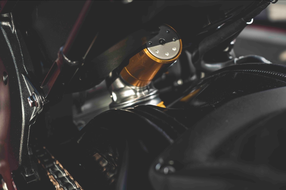 後避震升級Öhlins TTX中置單槍後避震