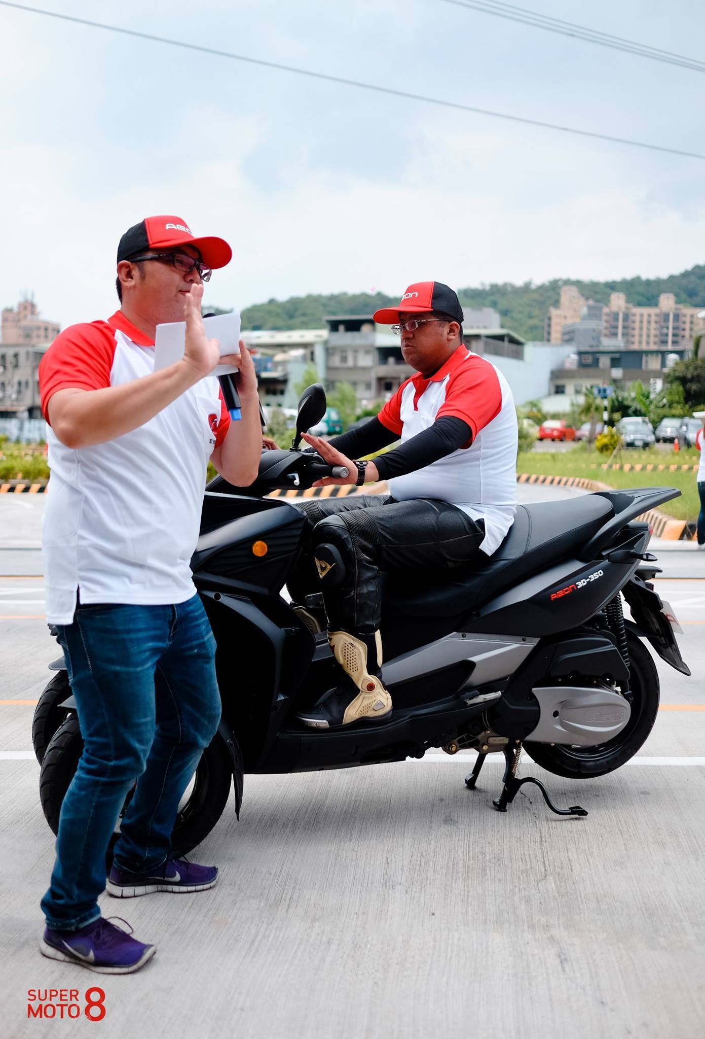 特別請到 加州賽車學校 加菲貓 為大家講解3D 350的騎乘重點