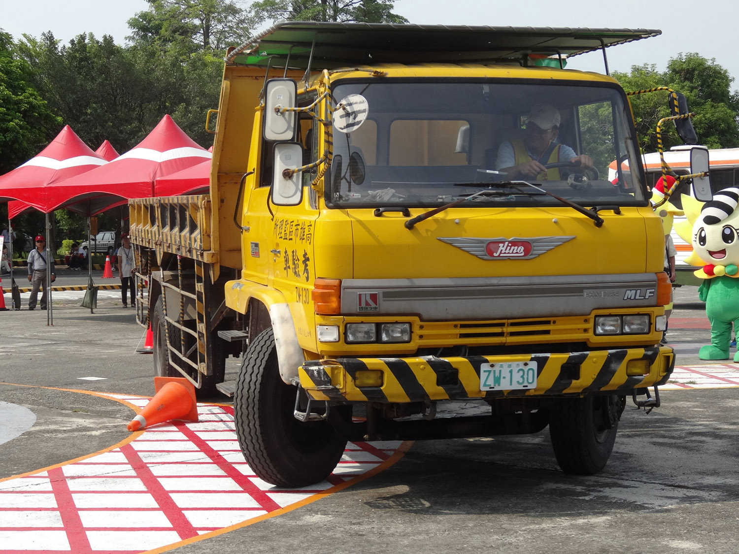 行車視野輔助系統可以降低視線死角 photo by.監理服務網