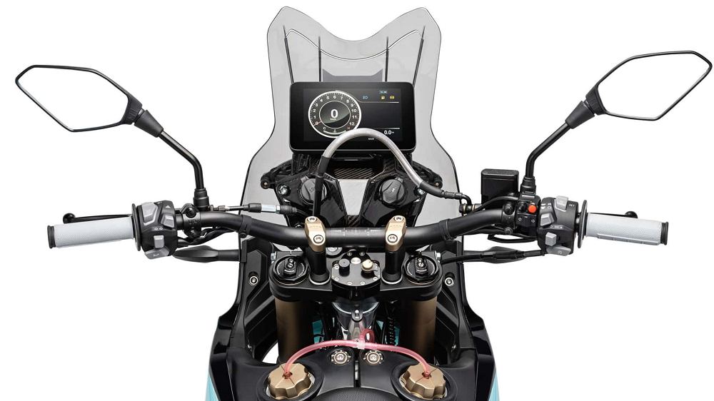 車上還配有著一 顆TFT全彩液晶來增加白天、夜晚辨識度