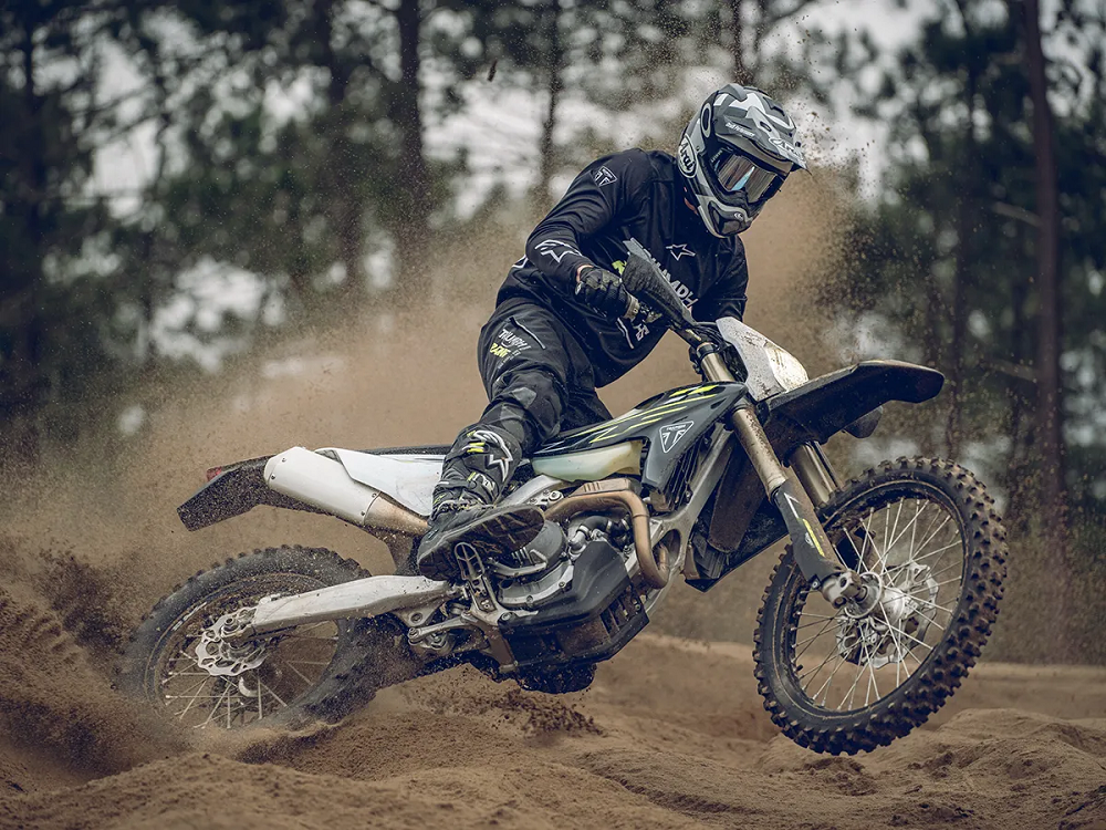 另外搭配上鋁合金的車架,讓他的性能表現成為了同級距最傑出