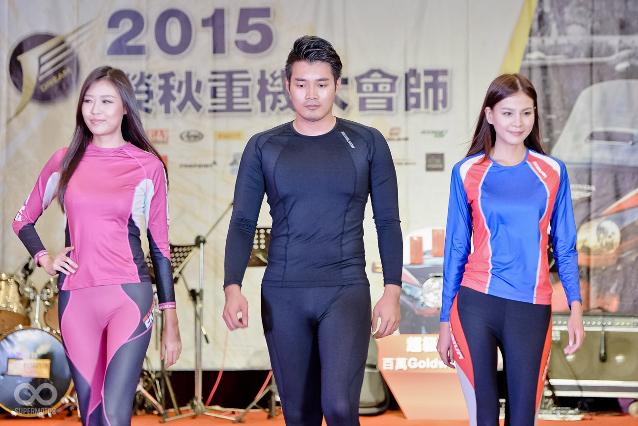 表演中還穿插了台灣優質訪摔衣品牌英爵士最新一季的產品走秀活動