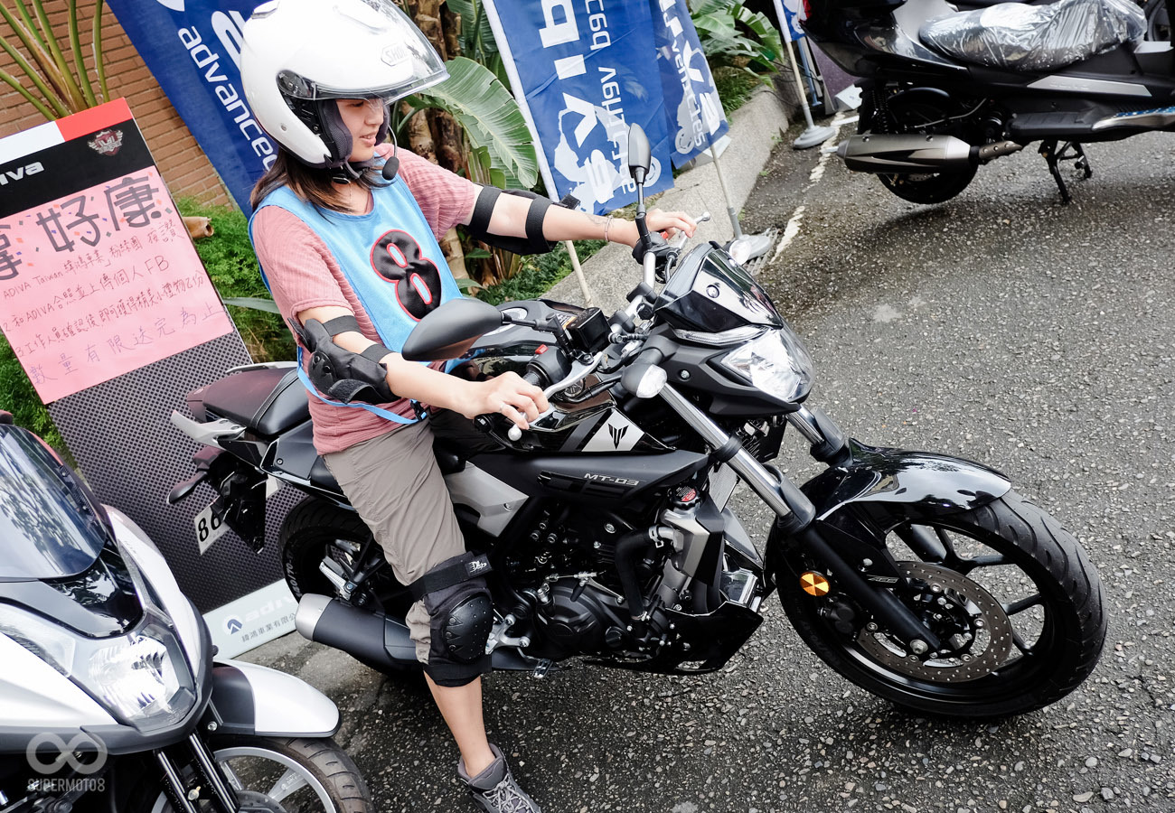 女車友也迫不及待搶先體驗MT03的魅力