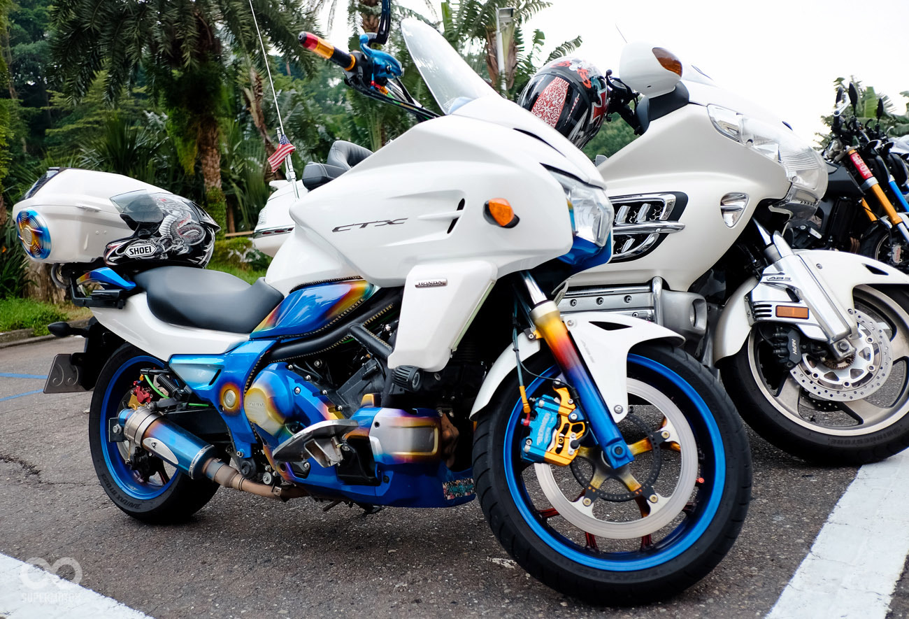 全車仿鈦色烤漆的CTX