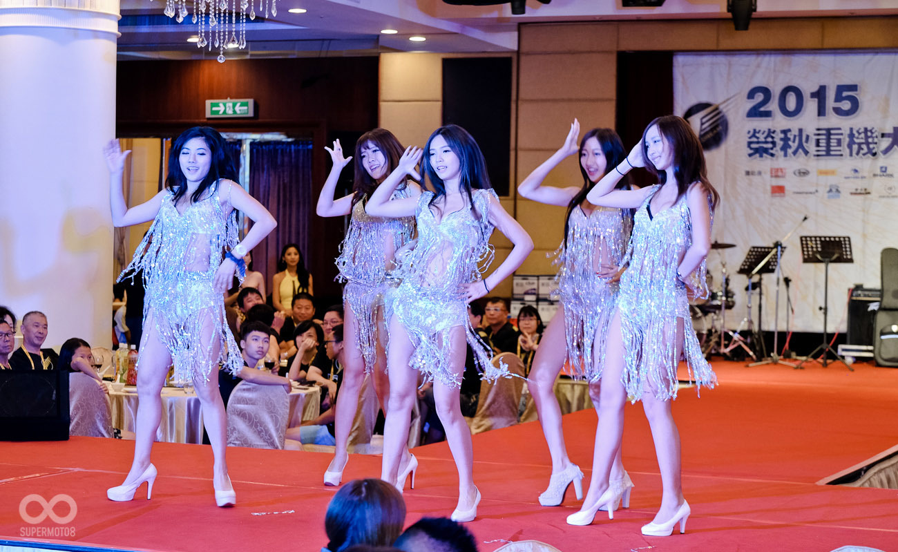 由火辣的熱舞為餐敘揭開序幕