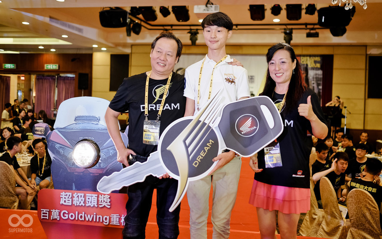 GOLDWING得主與榮秋長官合照