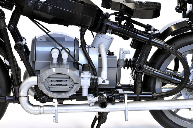 BMW精神指標的水平對臥雙缸引擎完成度極高,甚至還製作出離合器線、油門線及供油管