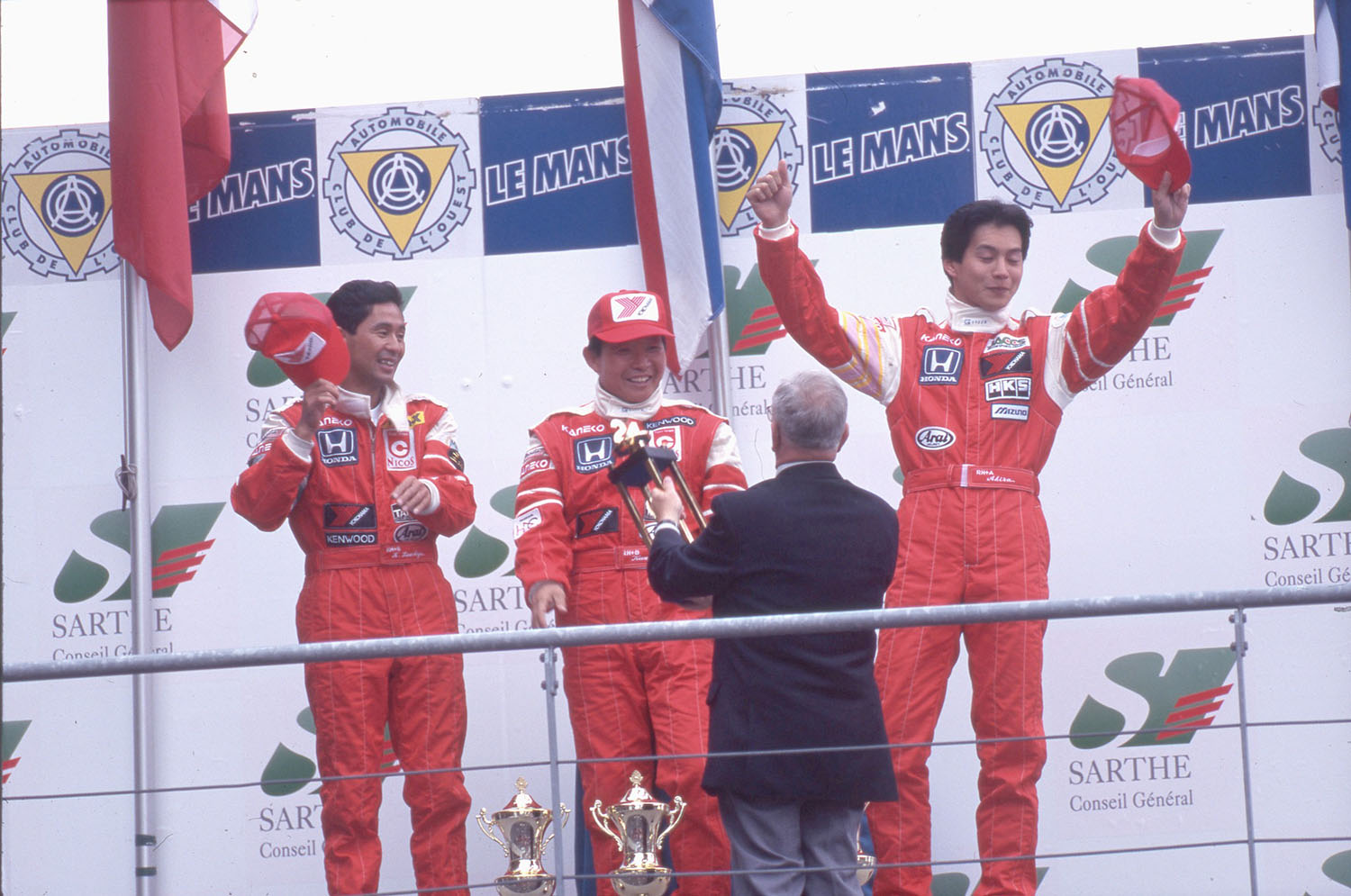 高橋国光在1995年Le Mans 24耐久賽與土屋圭市、飯田章共同摘下GT2組別冠軍