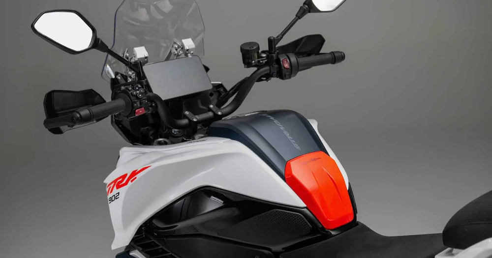 車上的7吋TFT液晶儀表整合了許多資訊，車輛也擁有著多種電控系統