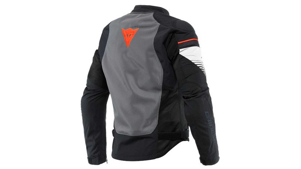 作為一件防摔外套，最重要的護具也是不能缺少的一環