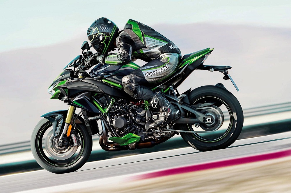 2023年式的Z H2保留了原本驚人的動力輸出設定,進行了懸吊和制動上的升級