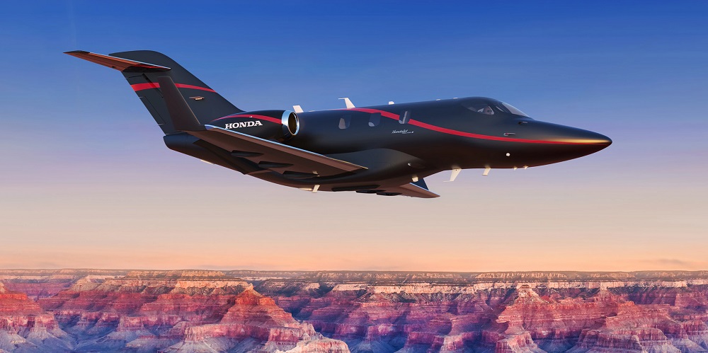 主視覺中，也出現了Honda的Jet Elite II飛機