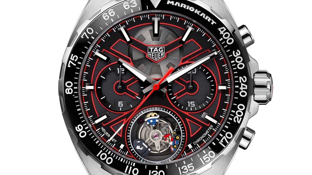 相較於Chronograph，Tourbillon Chronograph的細節來的更多，綁面正下方的三個圖案就相當具代表性