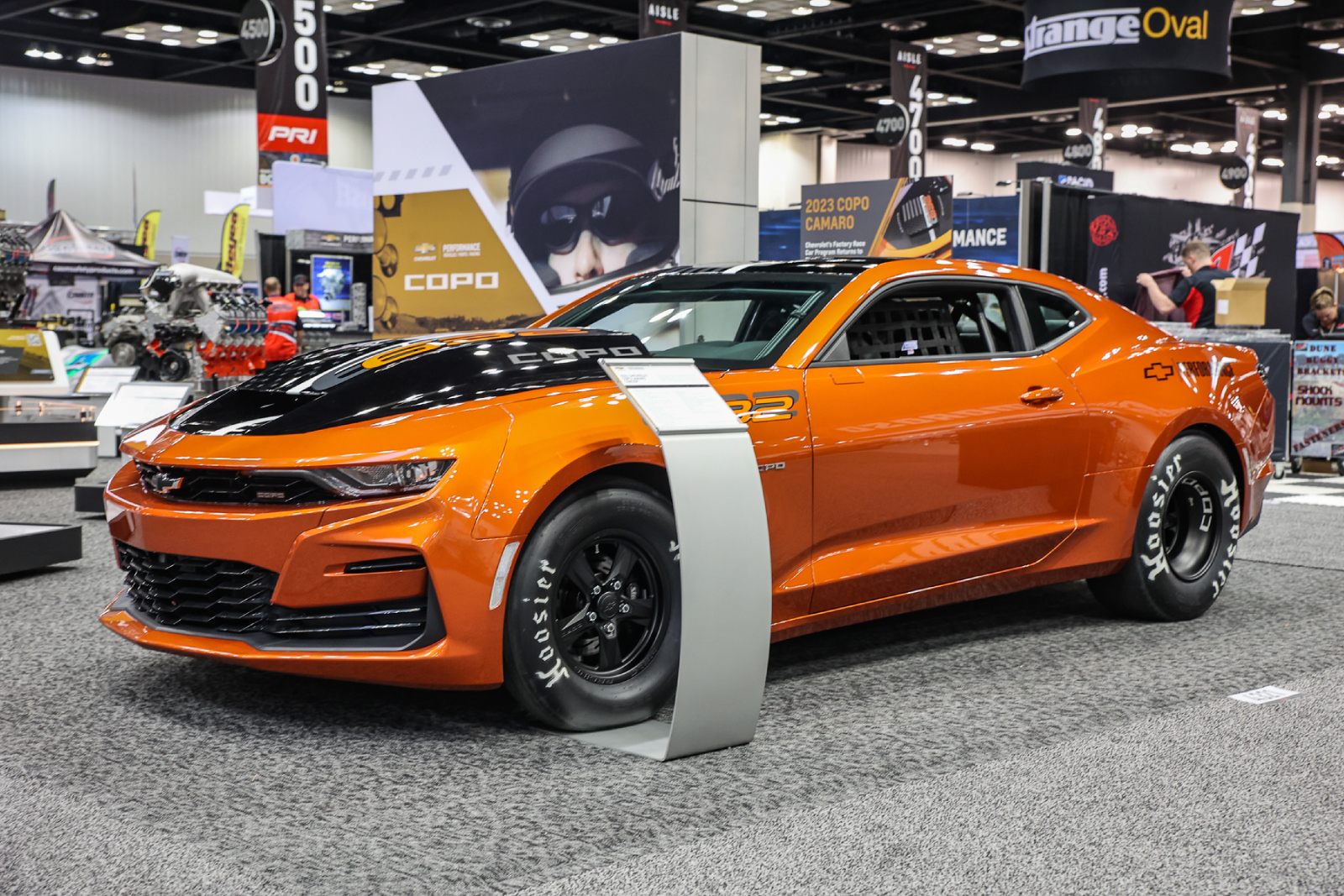 同樣是原廠1000匹，你會選擇V8彭湃的聲浪還是無聲海放對手的Tesla Roadster呢？