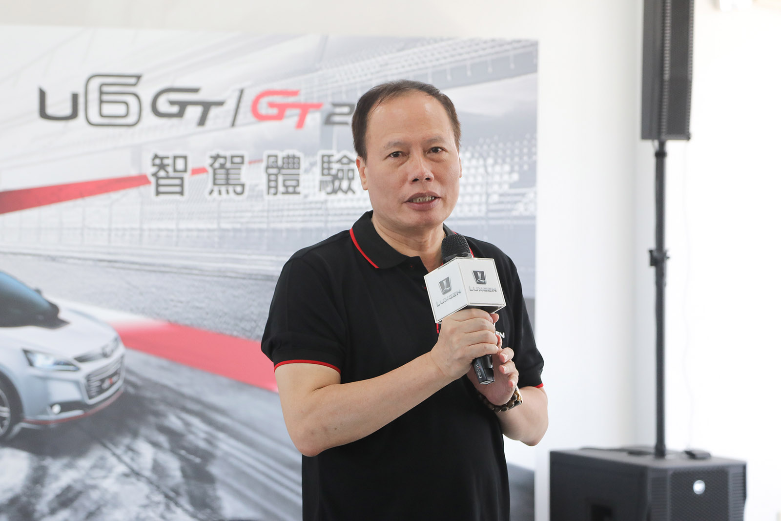 LUXGEN 蔡文榮總經理在納智捷首度舉辦的車主體驗活動中,親自對車主媒體說明活動內容,並同時公布「LUXGEN DRIVING」運動網站正式上線