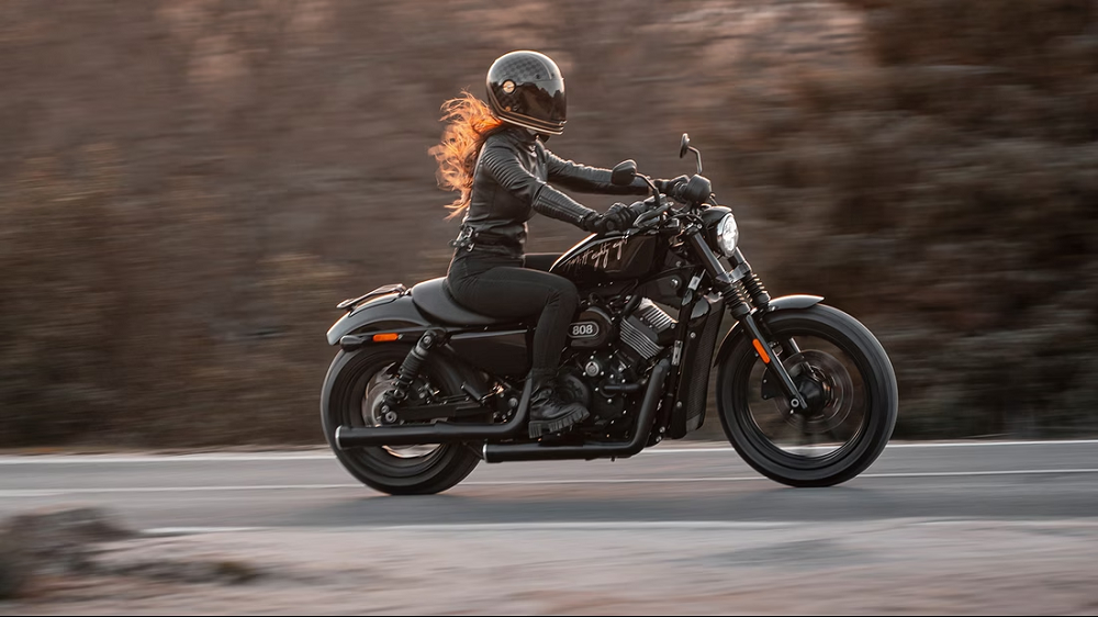 平易近人的座高讓更多車迷們可以減輕騎乘時踩不到低的恐懼,歐洲市場也有馬力較小版本車型可以選擇