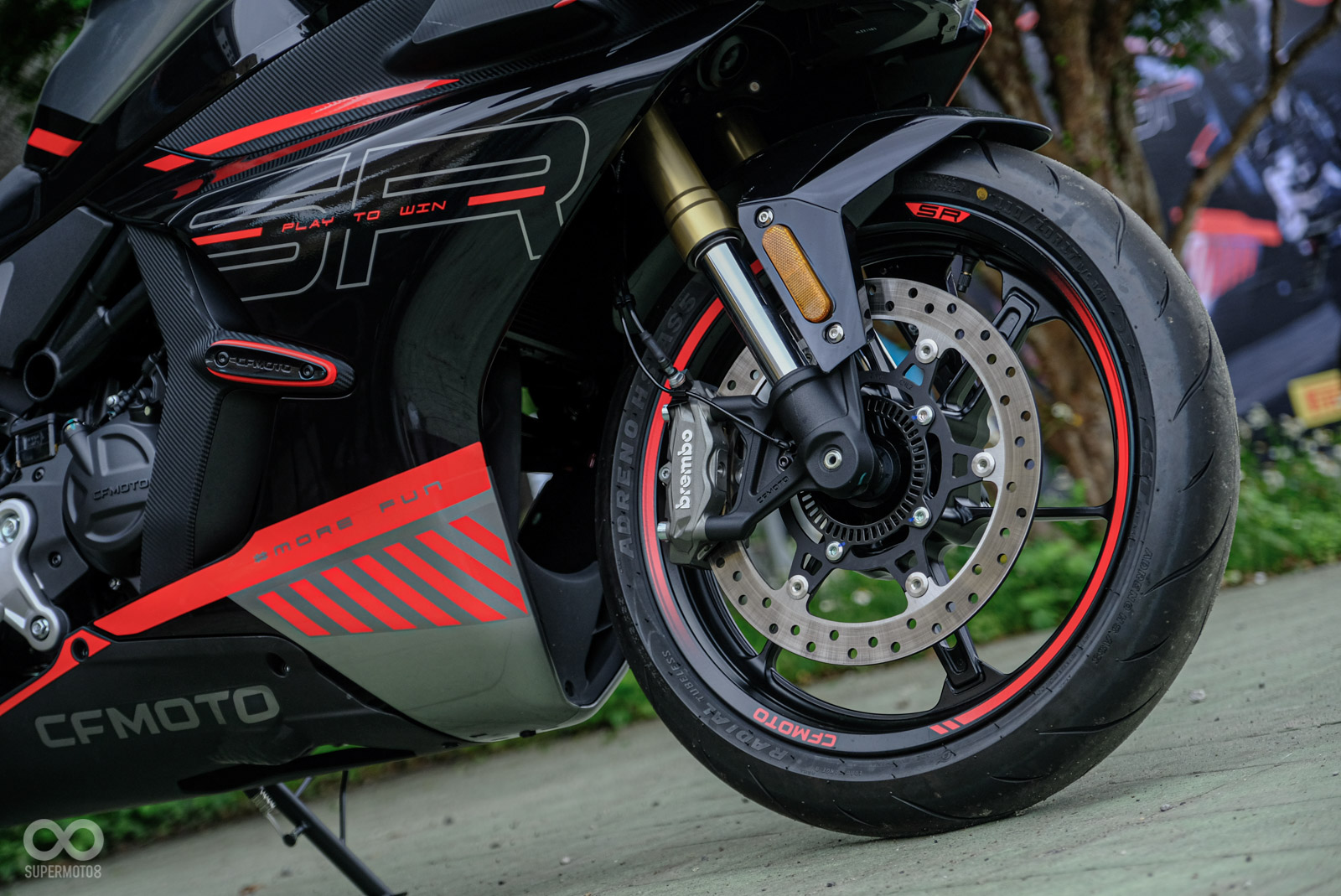 CFMOTO 450SR好料不少,配上Brembo輻射對四卡鉗