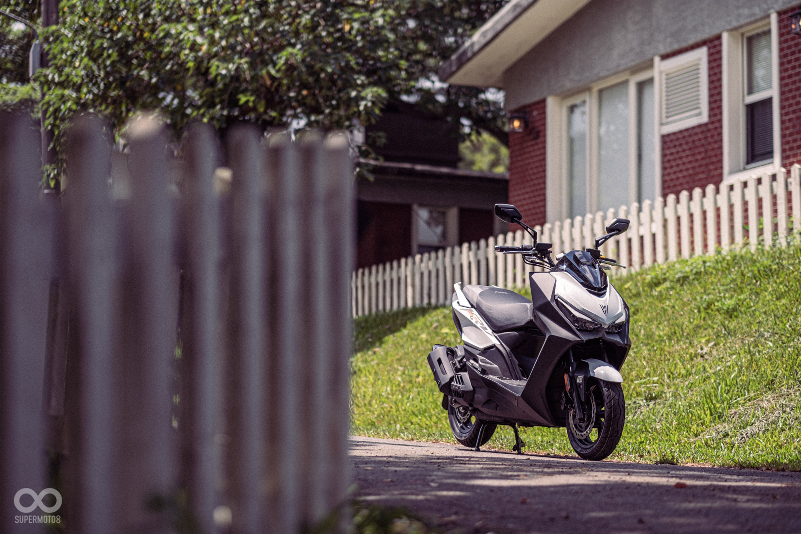 KYMCO KRV MOTO仍舊擁有相當運動化的外觀造型