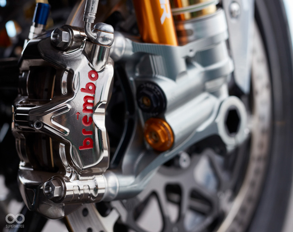 卡鉗是Brembo的頂級藝品GP4 PR,與MotoGP賽事所使用的規格相同