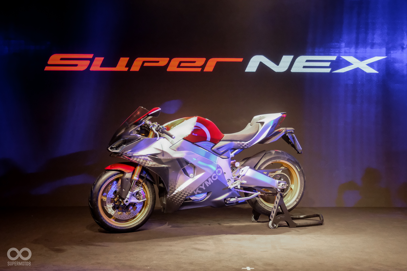 在SUPERNEX電動概念車上,KYMCO特別導入全球首創可調式主動聲浪動力馬達,可依騎乘者喜好調整輸出。