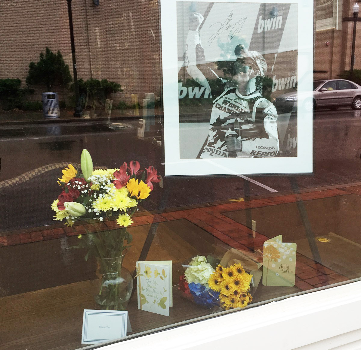 離開前再看一眼Nicky。