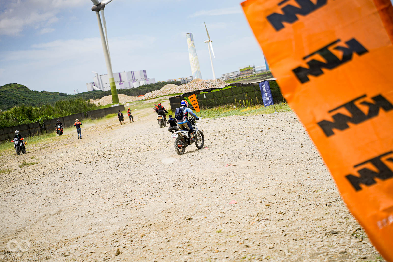 越野繞錐也是很多車友覺得比較困難的關卡,需要整合多種技巧