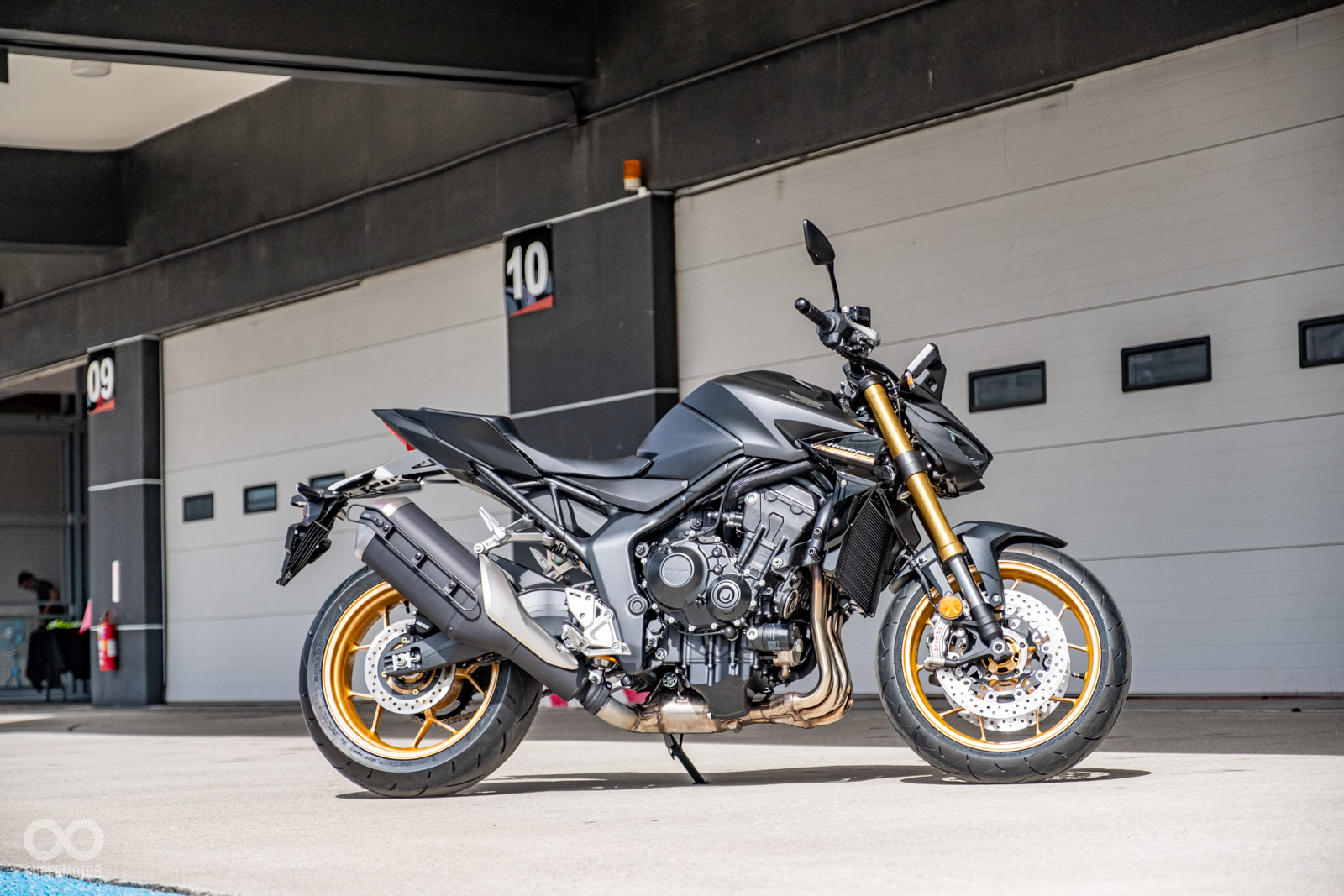 覺得 CB750 Hornet 沒四缸不夠為？這次不但有四缸，還採用2017年的RR引擎