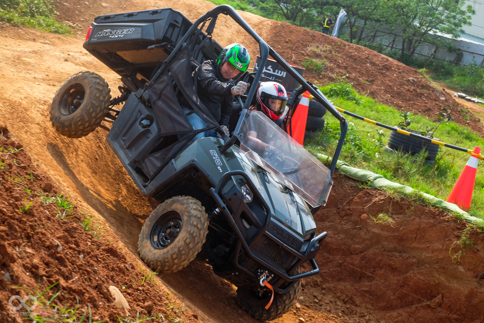 剛剛沖上陡坡馬上又接著向下挖深的斜坡，速度控制得宜開起來相當有快感