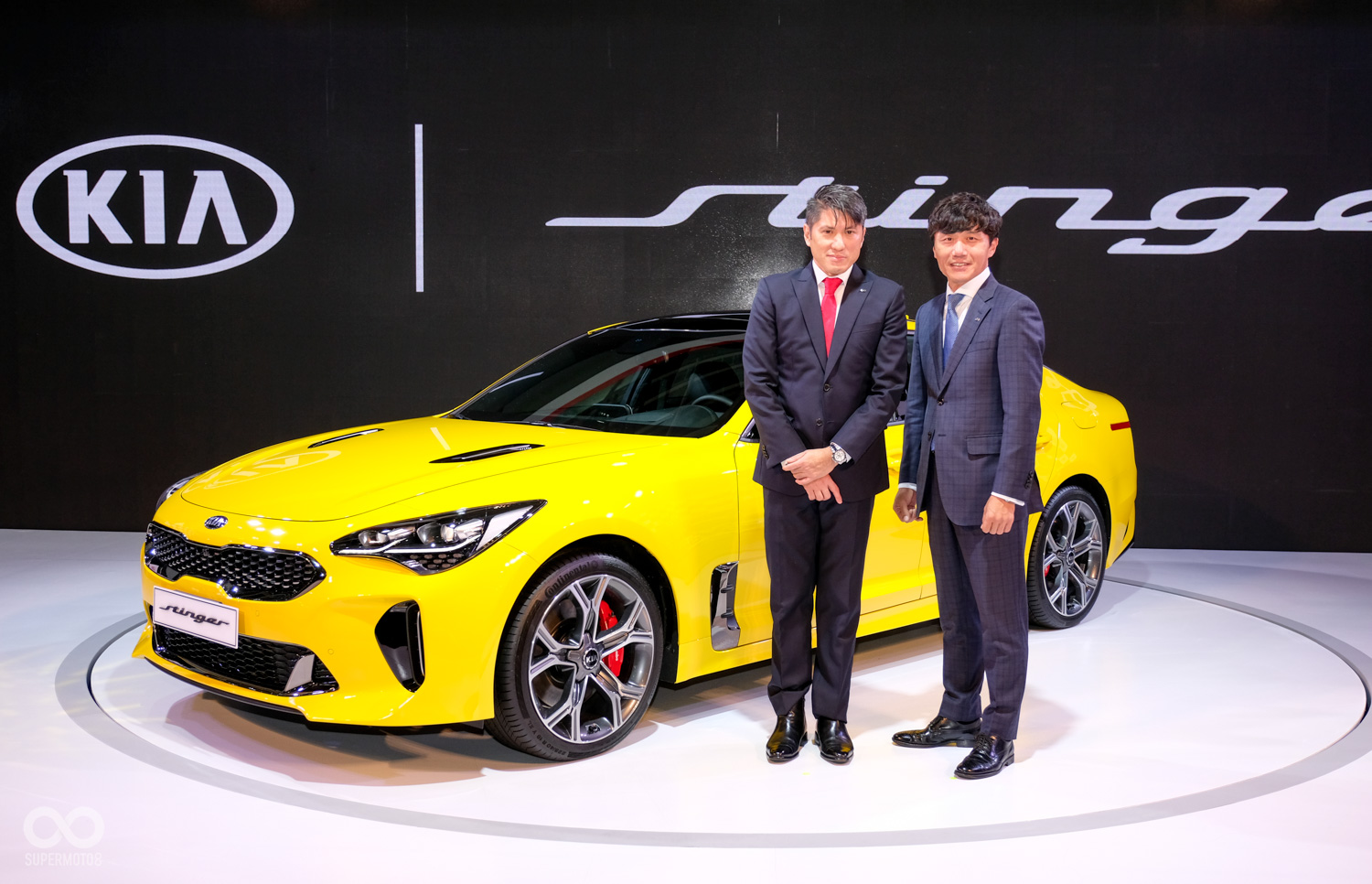 展場中，黃色塗裝的KIA Stinger GT為高階版本，大動作展出高階版本似乎預告國內車迷可以期待這輛性能轎跑在台上市。