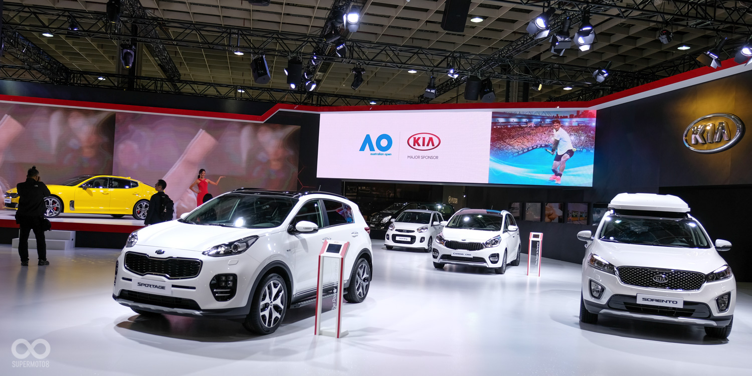 KIA帶來全車系展示，首次在台灣發表的運動轎跑Stinger GT以及大改款CARENS。