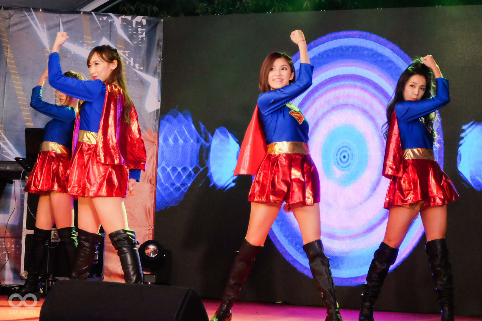 美麗的Show Girl們在晚宴上也化身為驚奇S女超人,上台替晚宴活動進行開幕表演