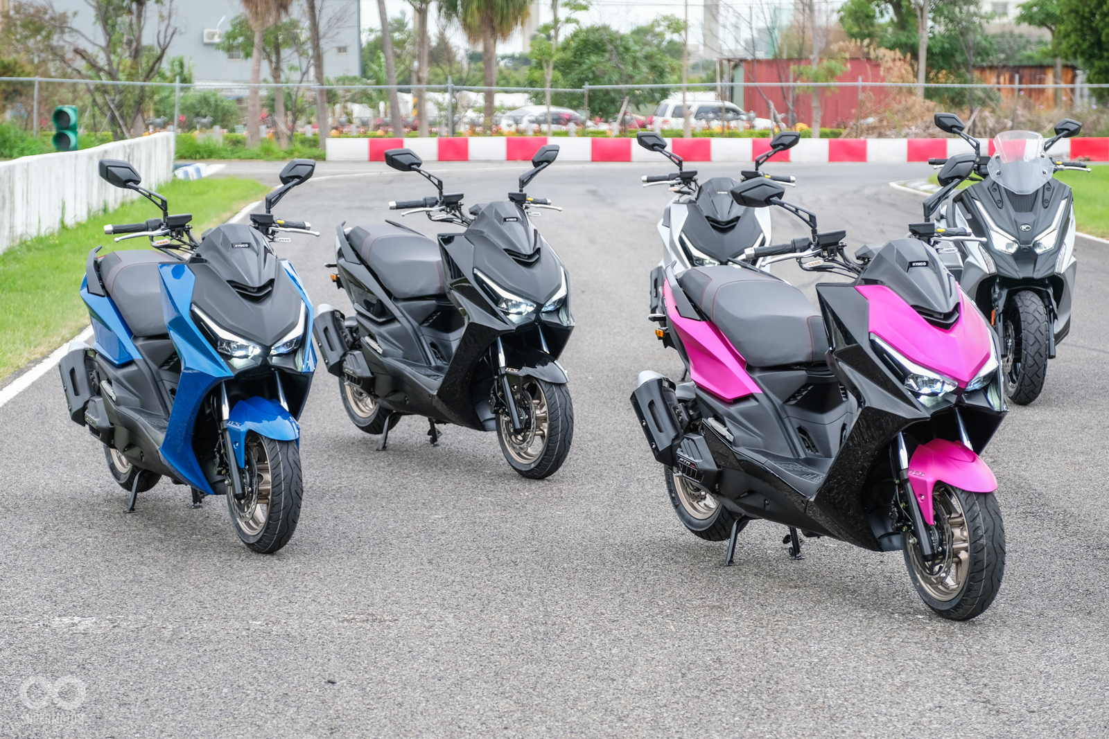 KYMCO KRV開拓台灣速克達全新級距，配備更是領先同級對手，根據目前觀察有四種車色